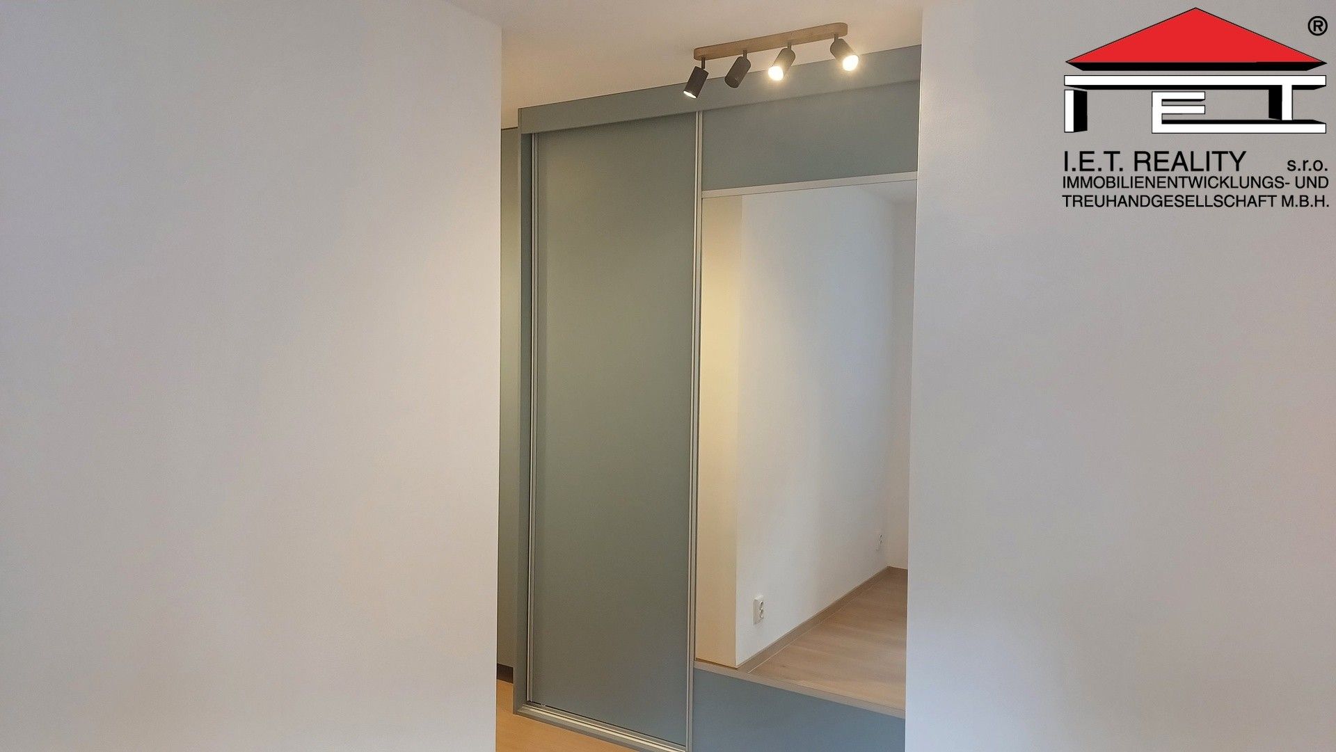 Pronájem bytu 3+kk 75 m² - foto 12