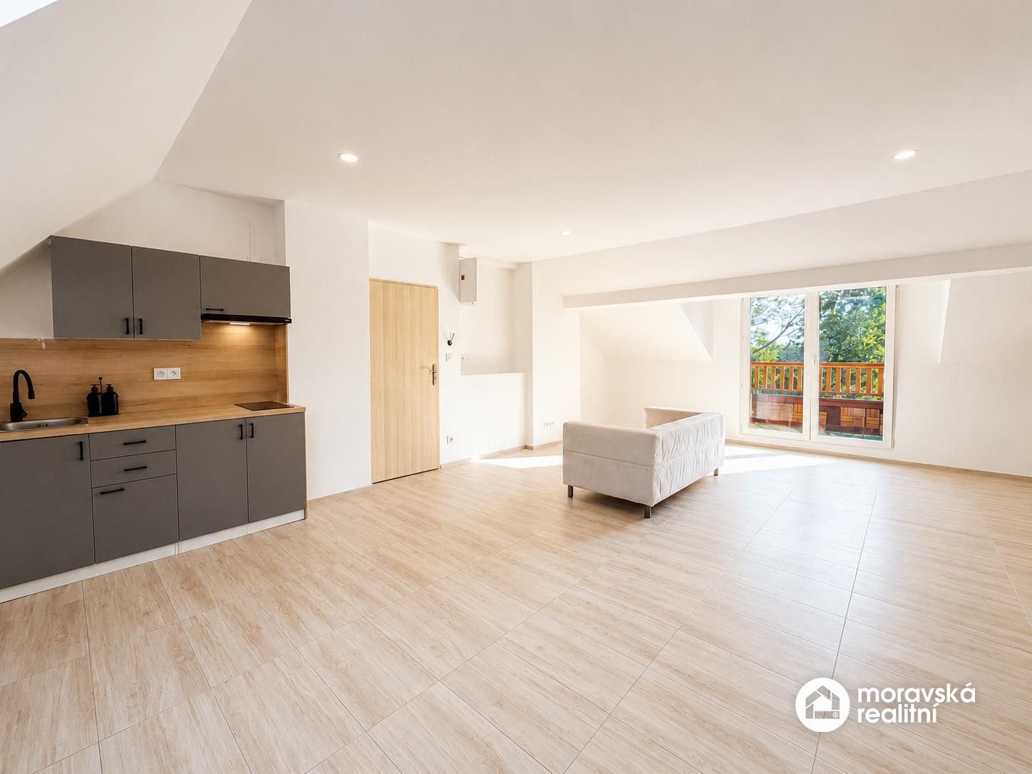 Prodej bytu 1+kk 51 m² - foto 1