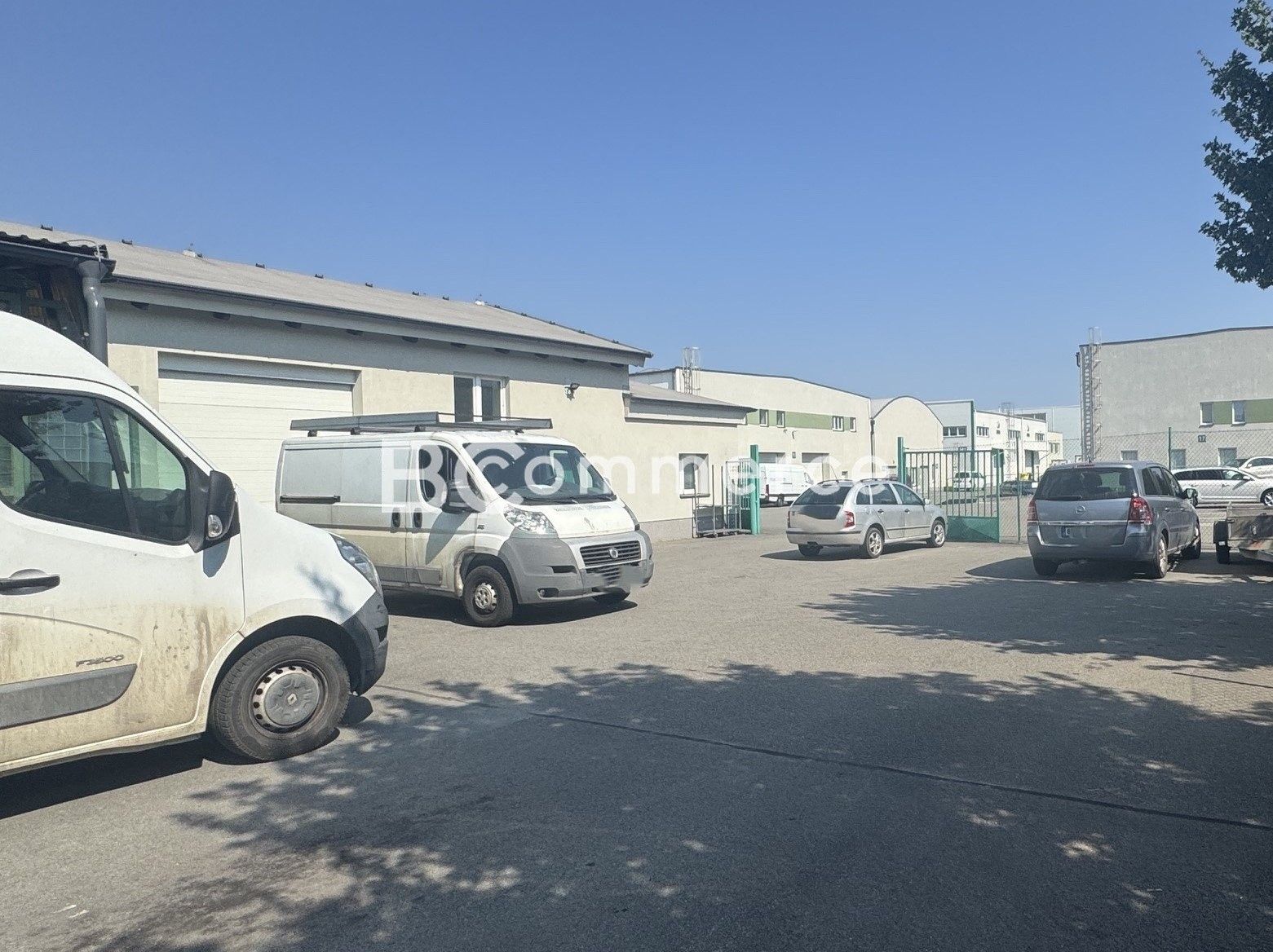 Pronájem komerčního prostoru 598 m² - foto 1