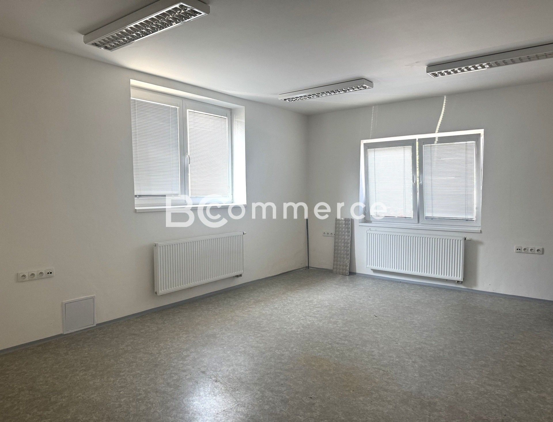 Pronájem komerčního prostoru 173 m² - foto 1
