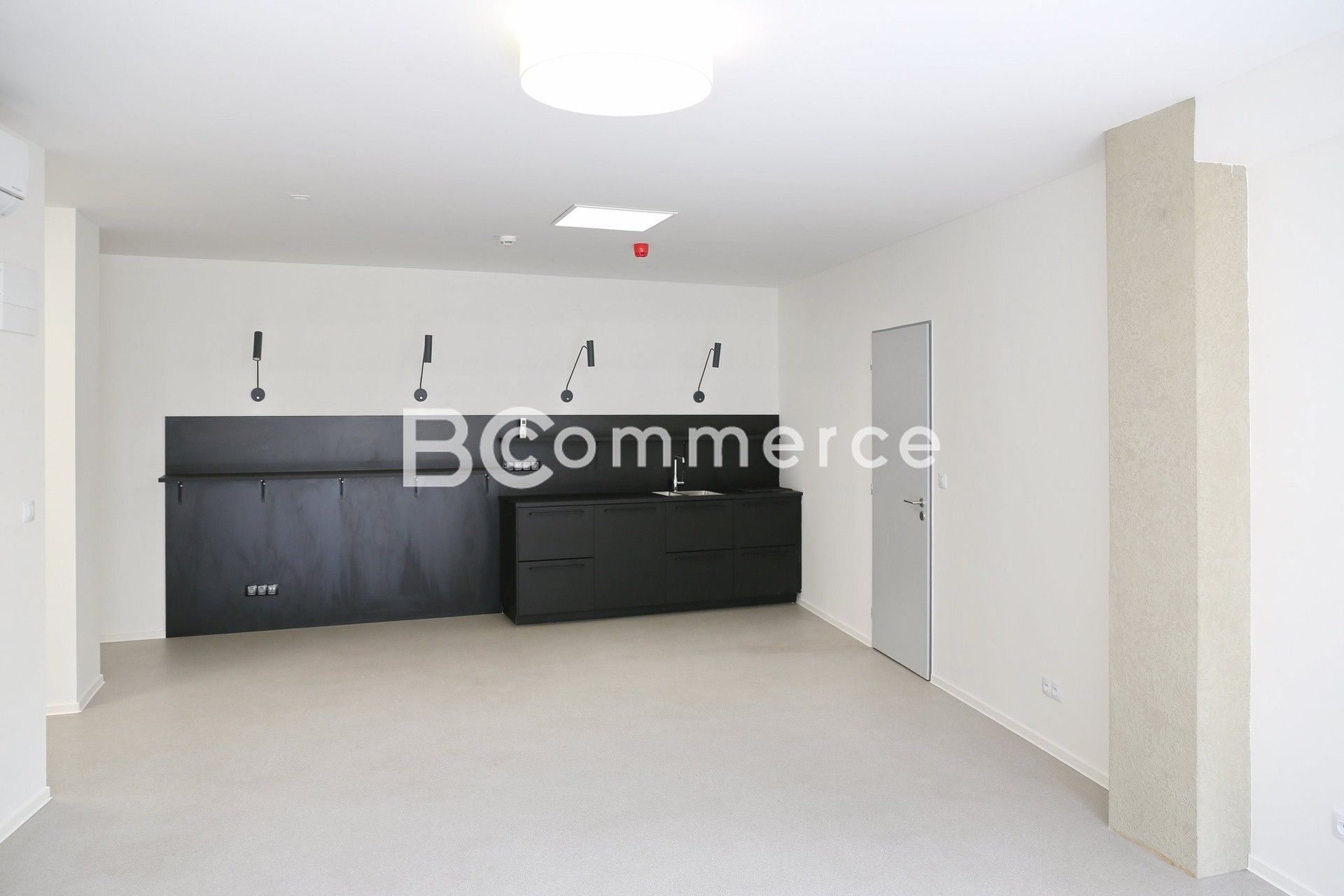 Pronájem komerčního prostoru 380 m² - foto 7