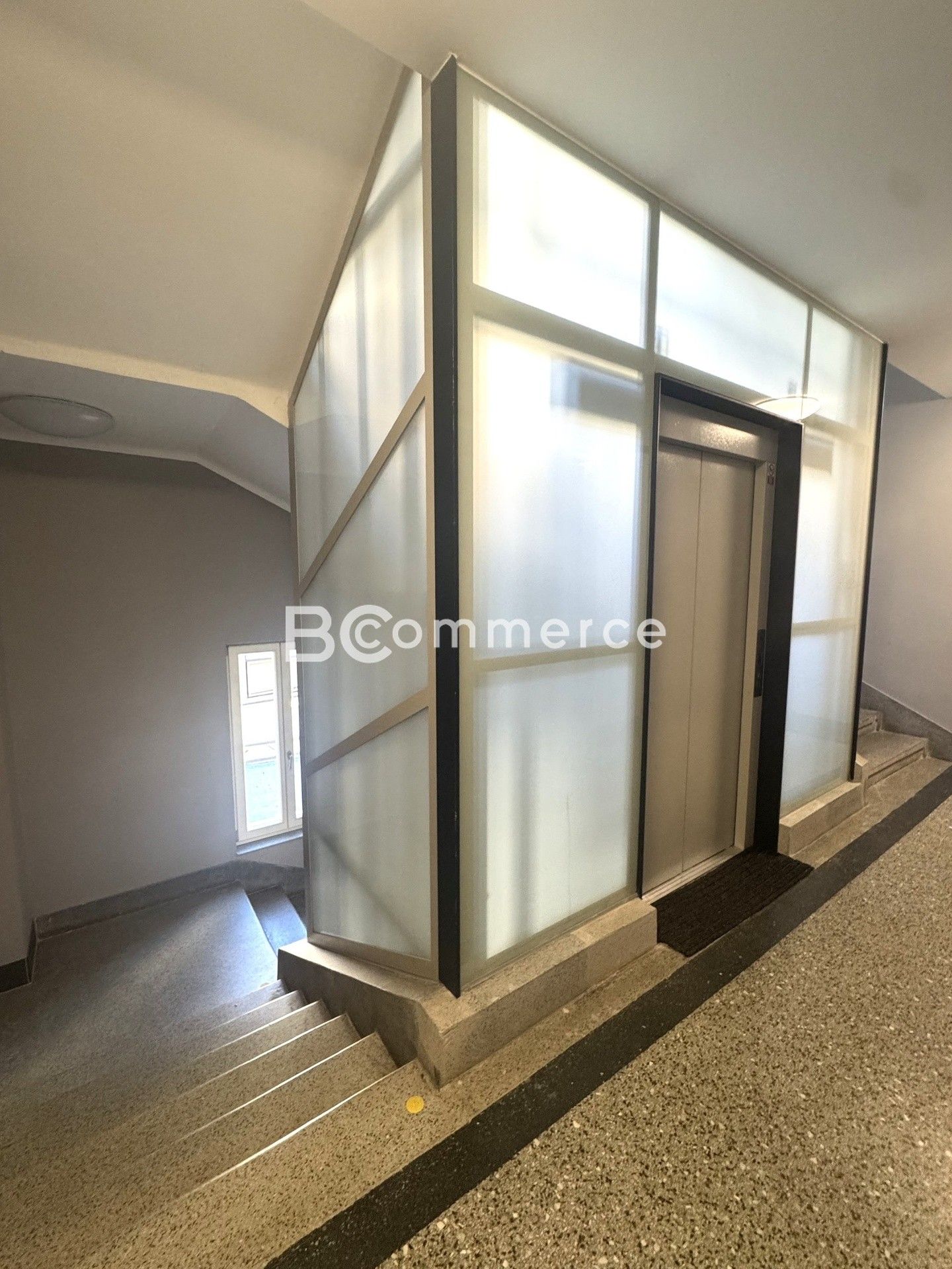Pronájem komerčního prostoru 380 m² - foto 24