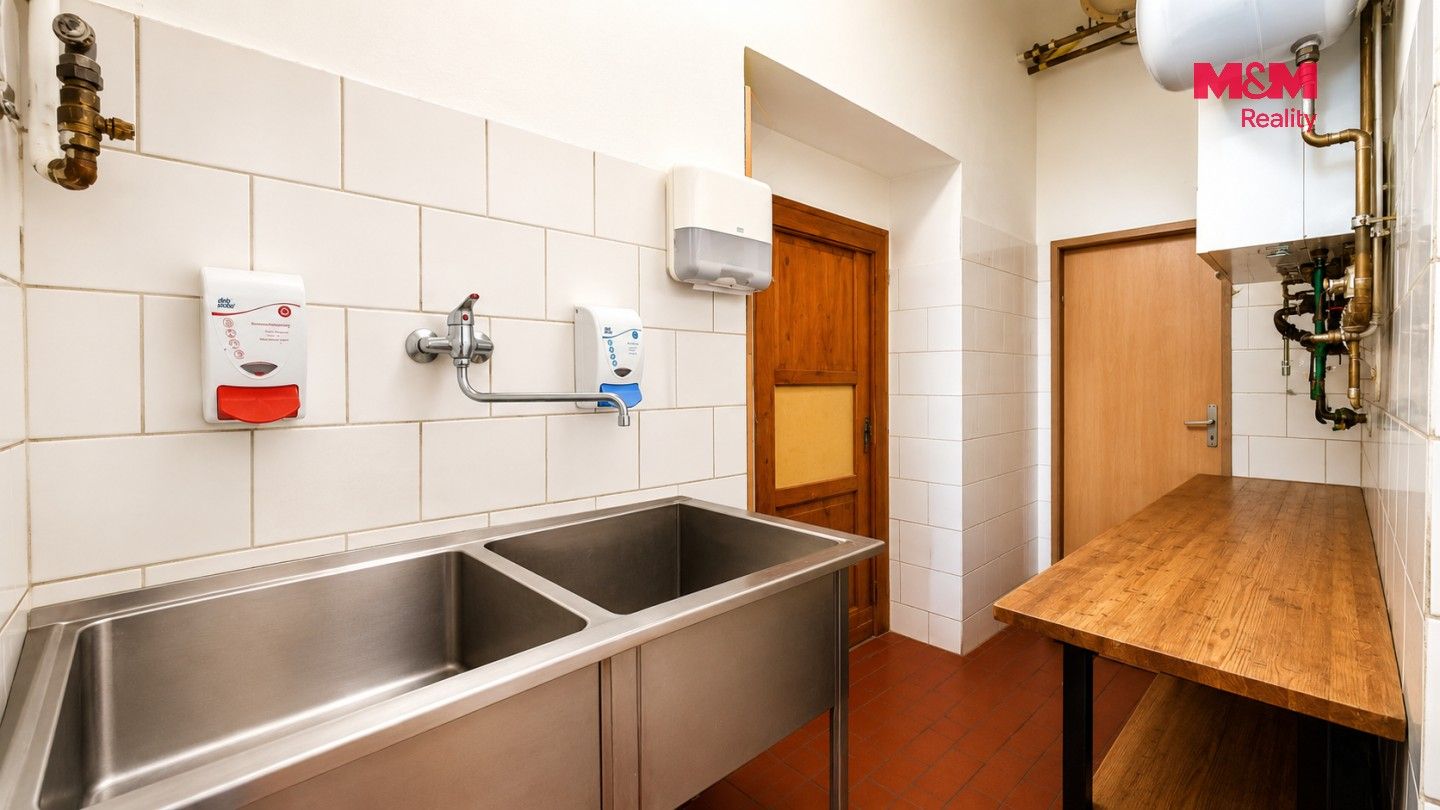 Pronájem komerčního prostoru 194 m² - foto 10
