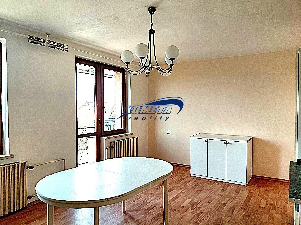 Pronájem bytu 2+1 66 m² - foto 2