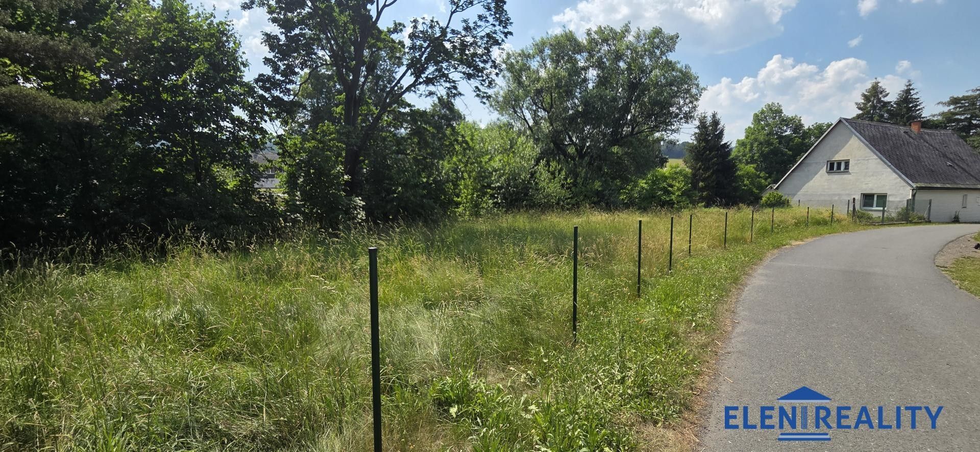 Prodej pozemku 950 m² - foto 1