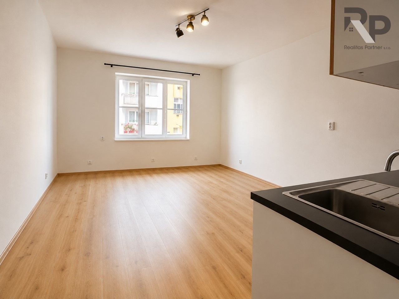 Pronájem bytu 1+kk 32 m² - foto 4