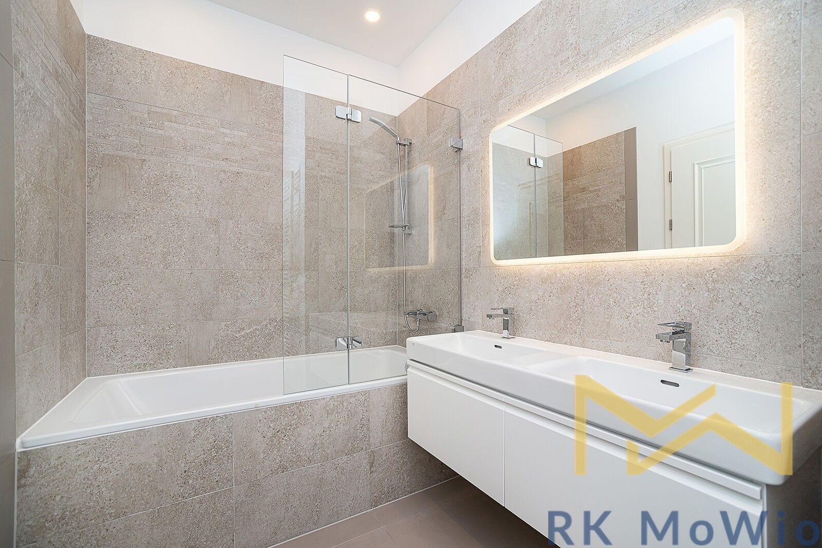 Pronájem bytu 3+kk 100 m² - foto 3