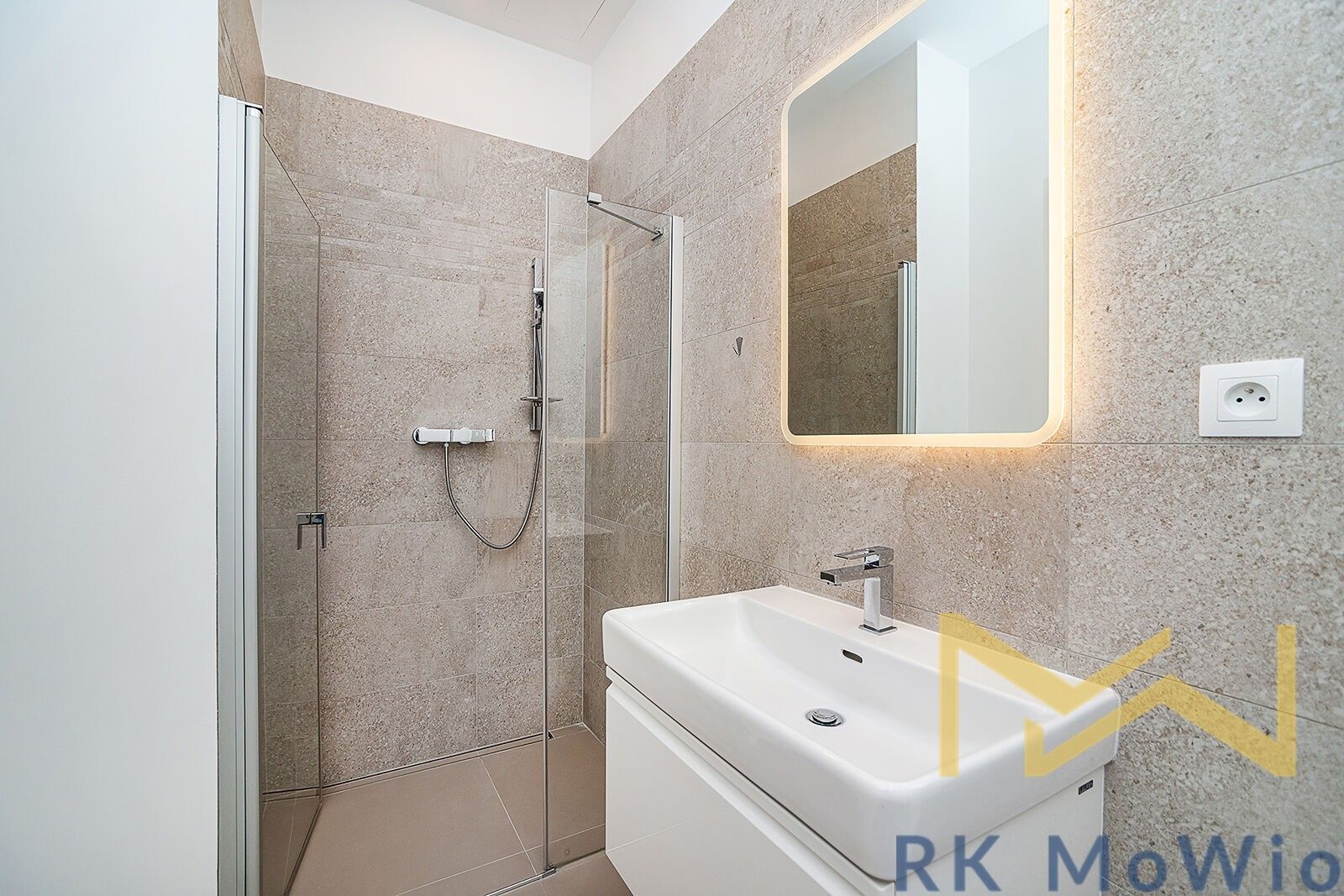 Pronájem bytu 3+kk 100 m² - foto 8