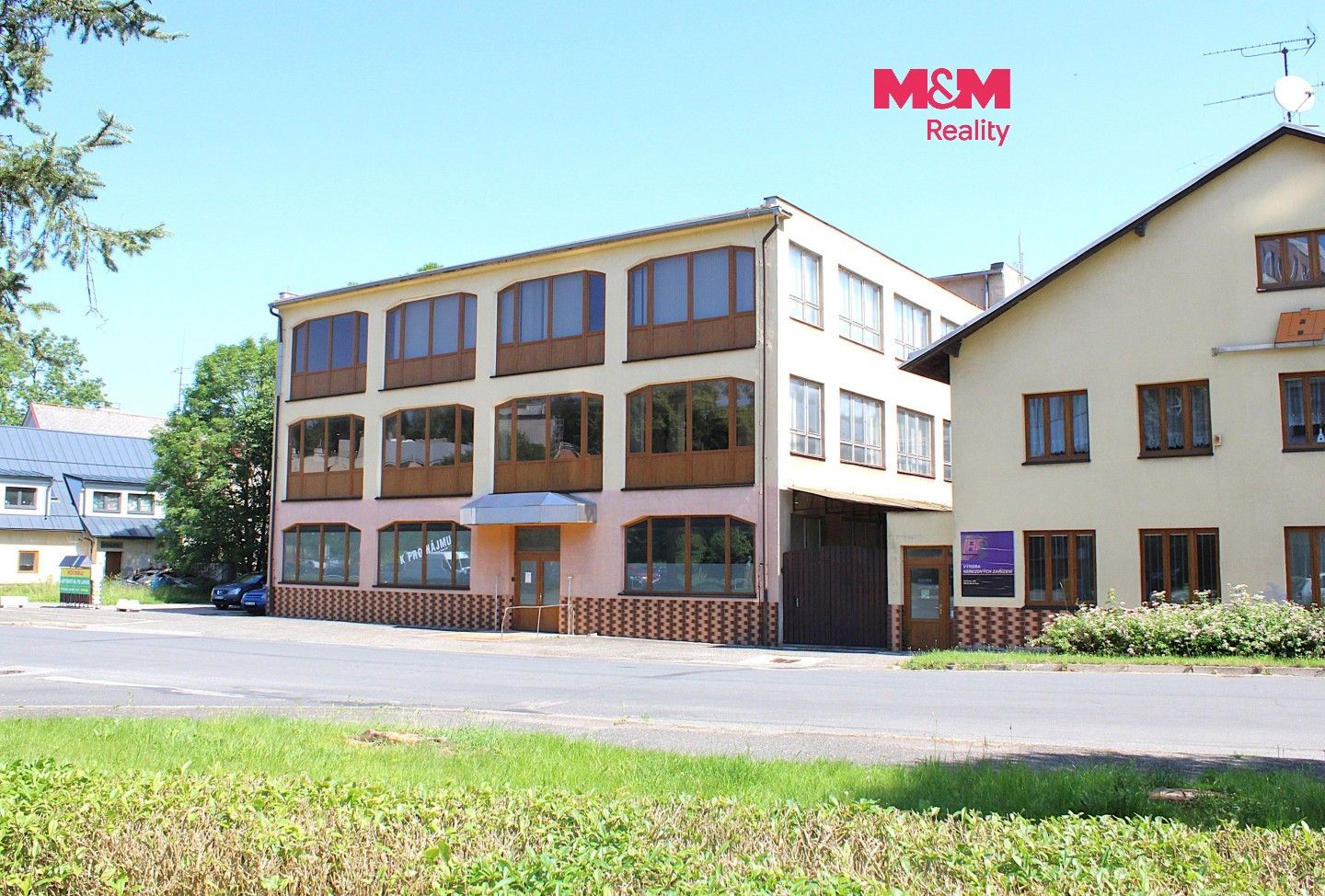 Pronájem komerčního prostoru 330 m² - foto 1