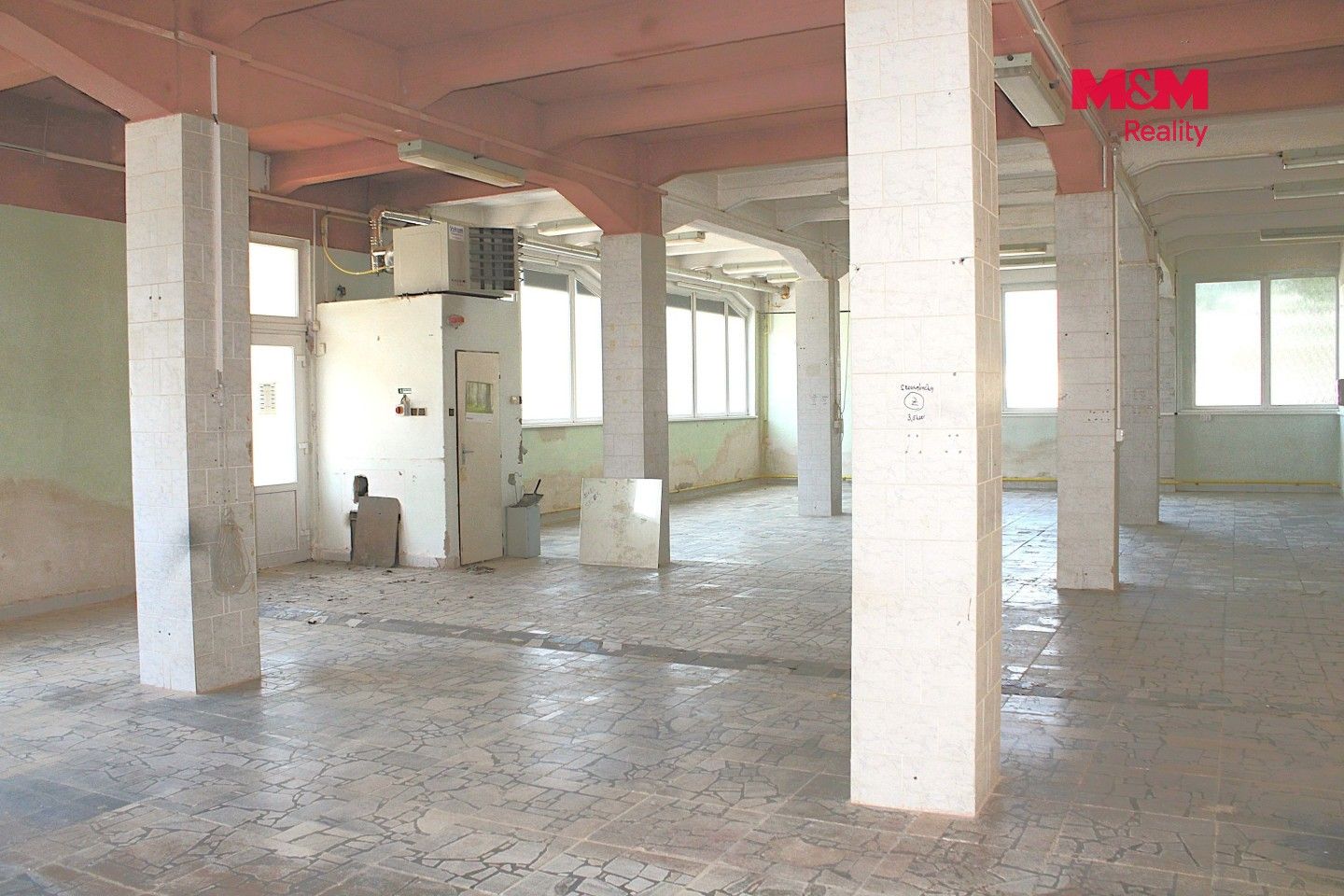 Pronájem komerčního prostoru 330 m² - foto 2