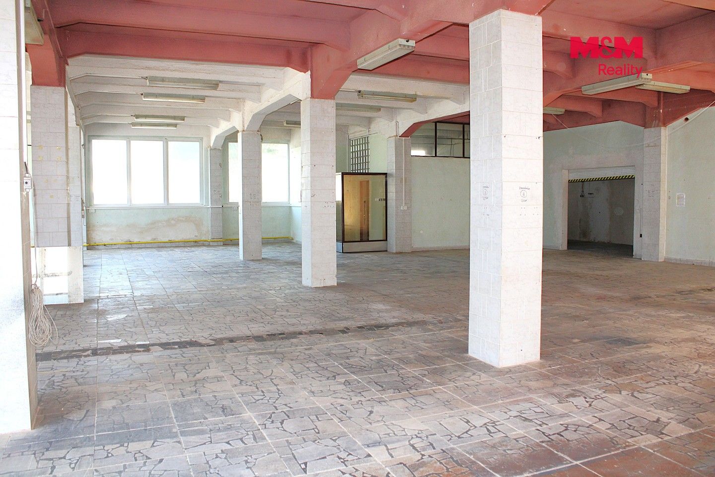 Pronájem komerčního prostoru 330 m² - foto 3