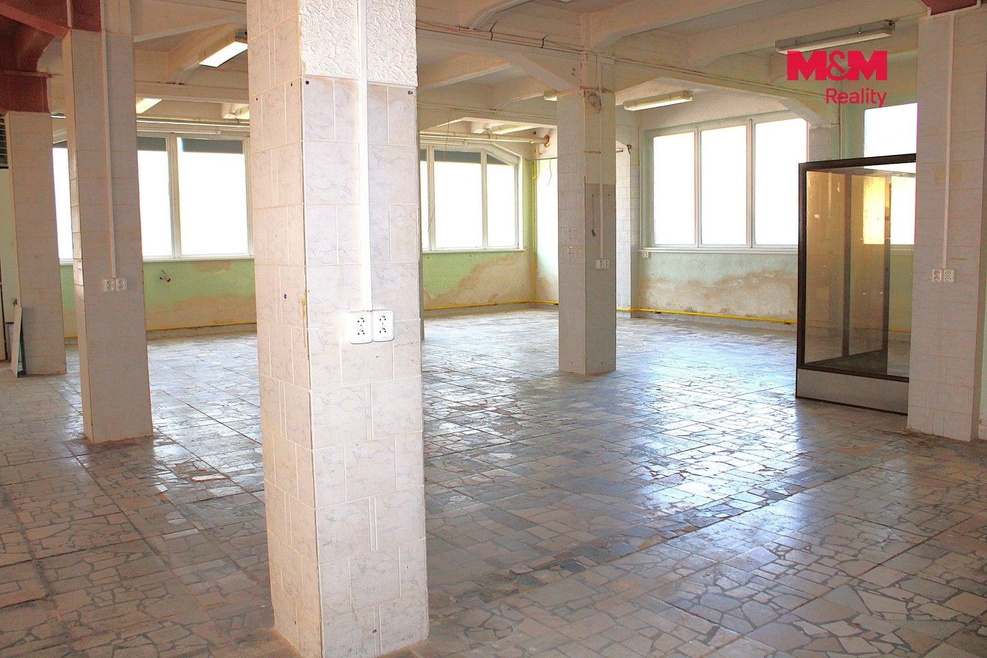 Pronájem komerčního prostoru 330 m² - foto 5