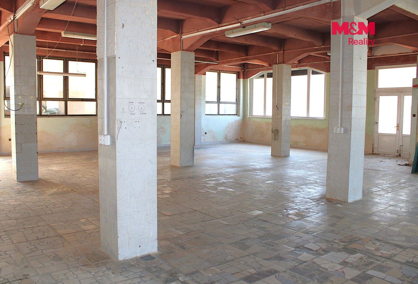 Pronájem komerčního prostoru 330 m² - foto 6
