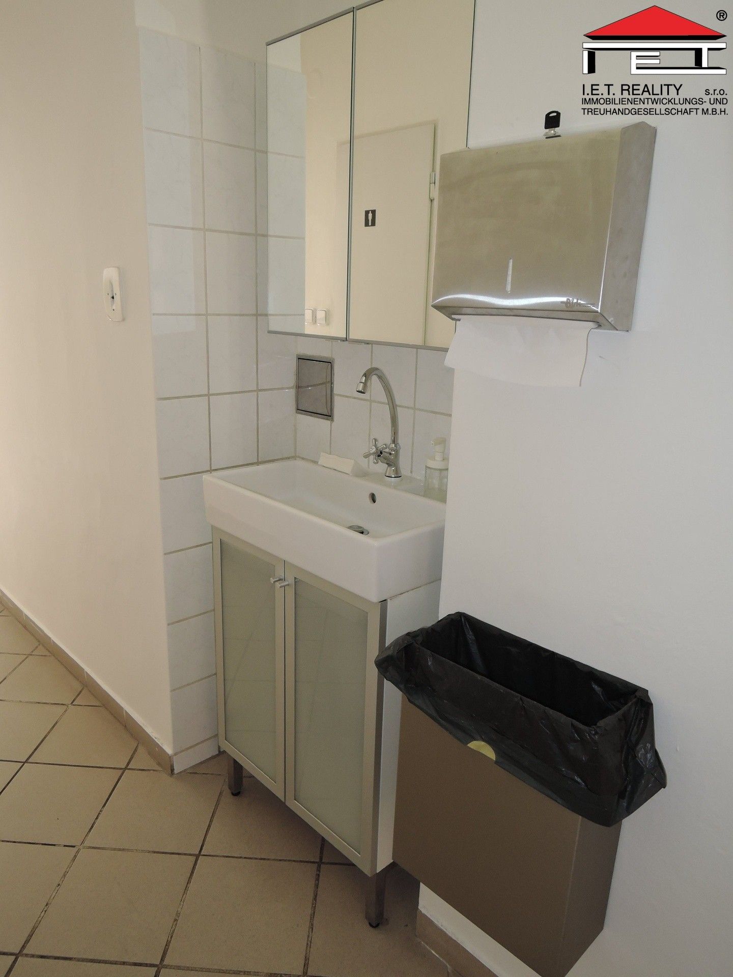 Pronájem komerčního prostoru 114 m² - foto 21