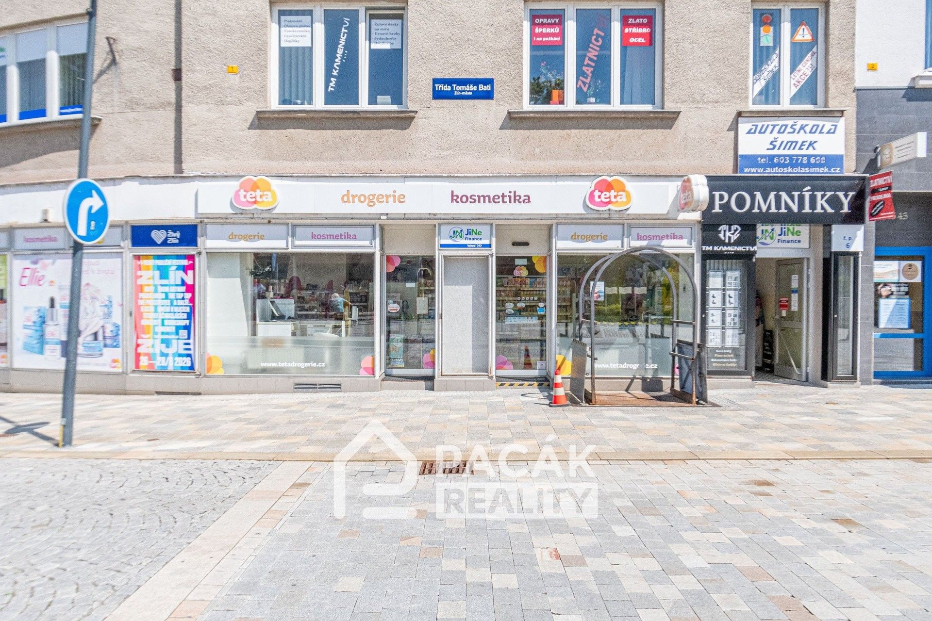 Prodej komerčního prostoru 247 m² - foto 2
