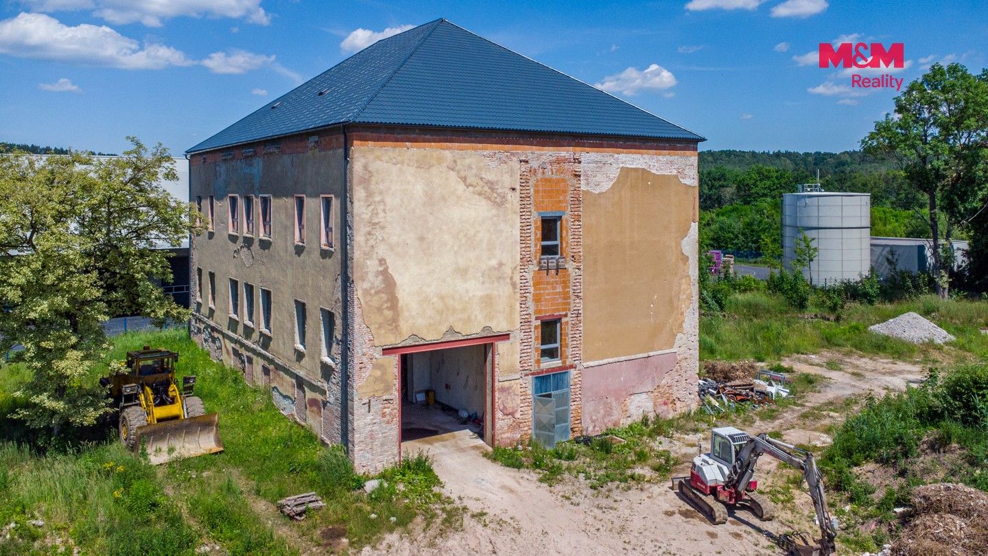 Pronájem komerčního prostoru 800 m² - foto 10