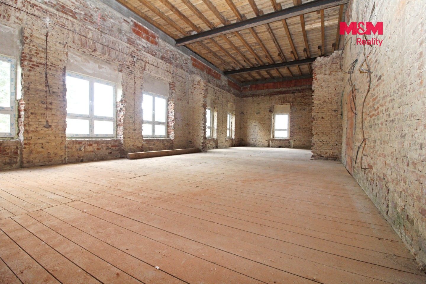 Pronájem komerčního prostoru 800 m² - foto 19