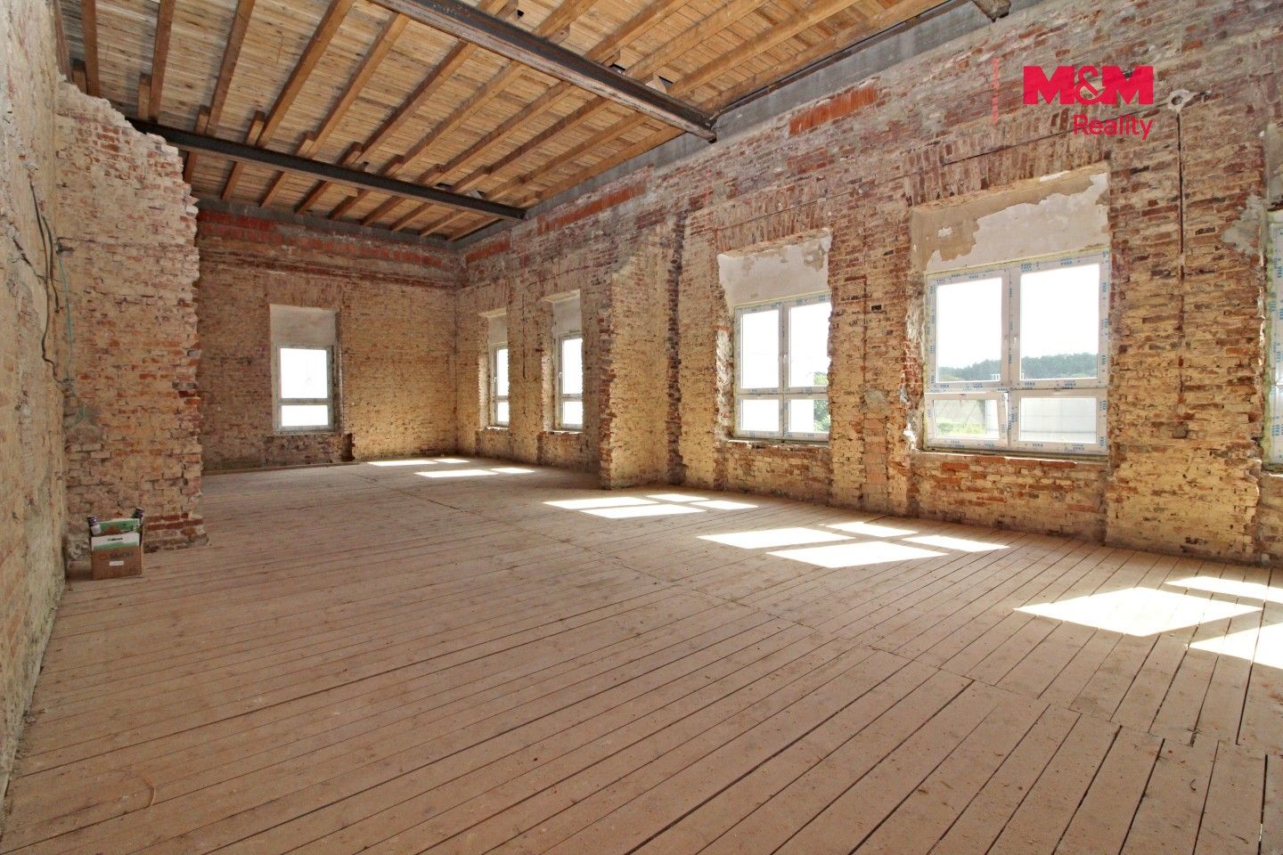Pronájem komerčního prostoru 800 m² - foto 21