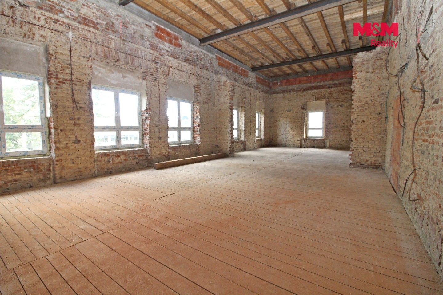 Pronájem komerčního prostoru 800 m² - foto 22
