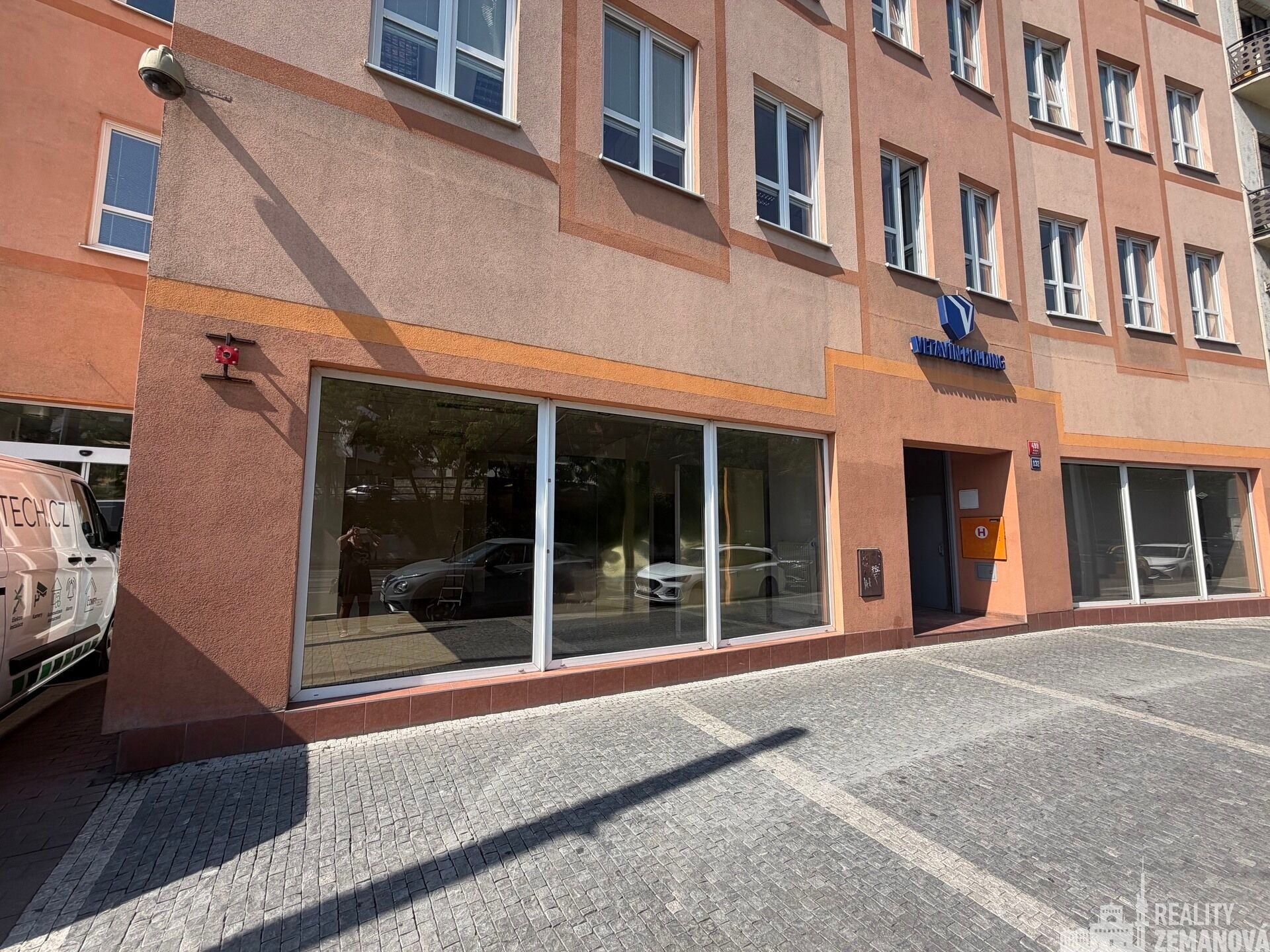 Pronájem komerčního prostoru 323 m² - foto 1