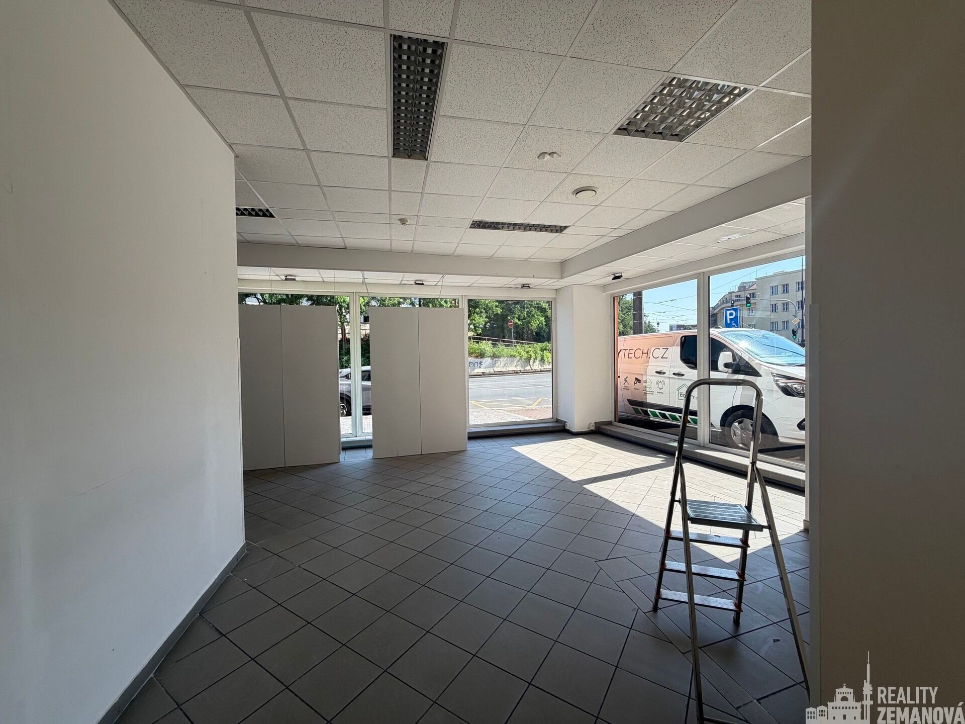 Pronájem komerčního prostoru 323 m² - foto 5