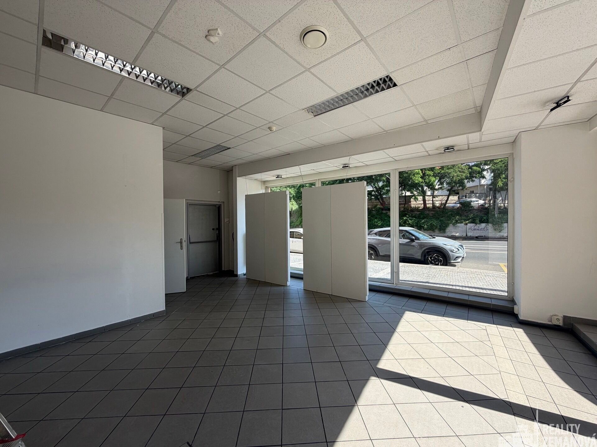 Pronájem komerčního prostoru 323 m² - foto 6