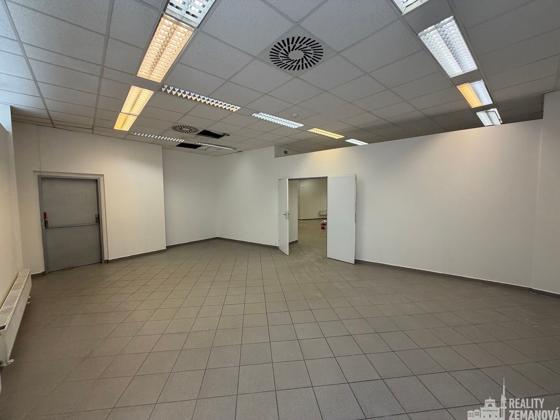 Pronájem komerčního prostoru 323 m² - foto 10