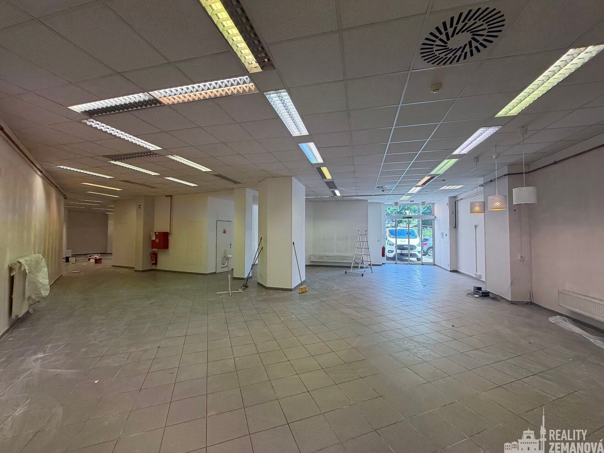 Pronájem komerčního prostoru 323 m² - foto 13