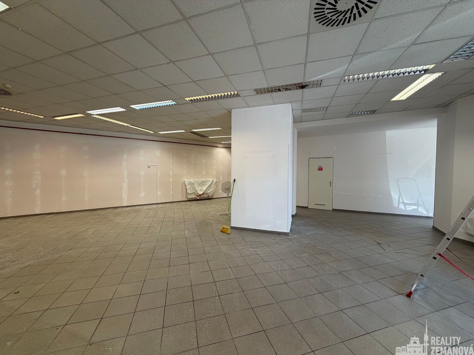 Pronájem komerčního prostoru 323 m² - foto 14