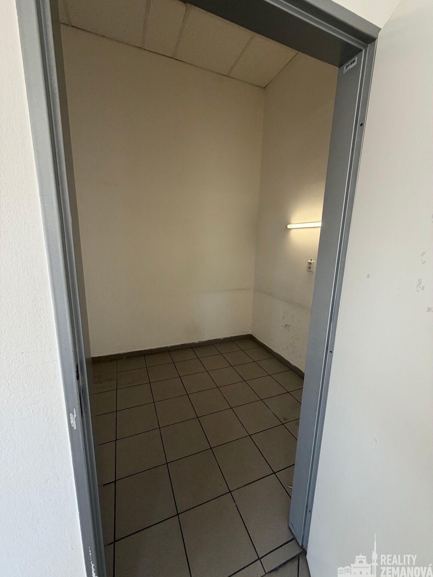 Pronájem komerčního prostoru 323 m² - foto 15