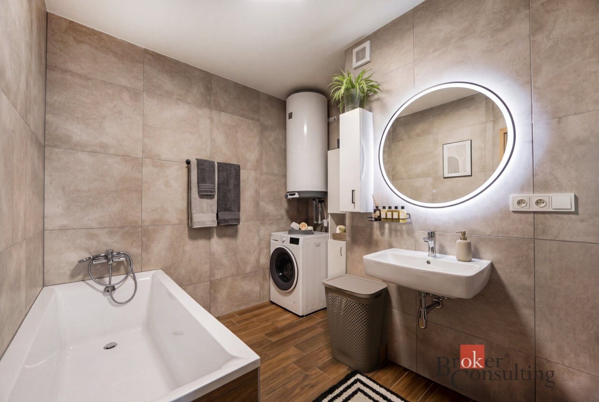 Prodej bytu 4+kk 80 m² - foto 3