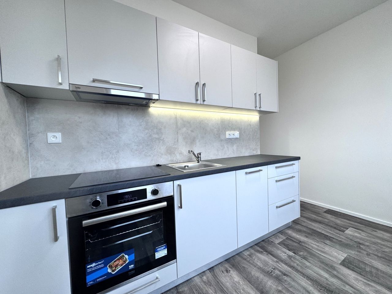 Pronájem bytu 2+1 55 m² - foto 2