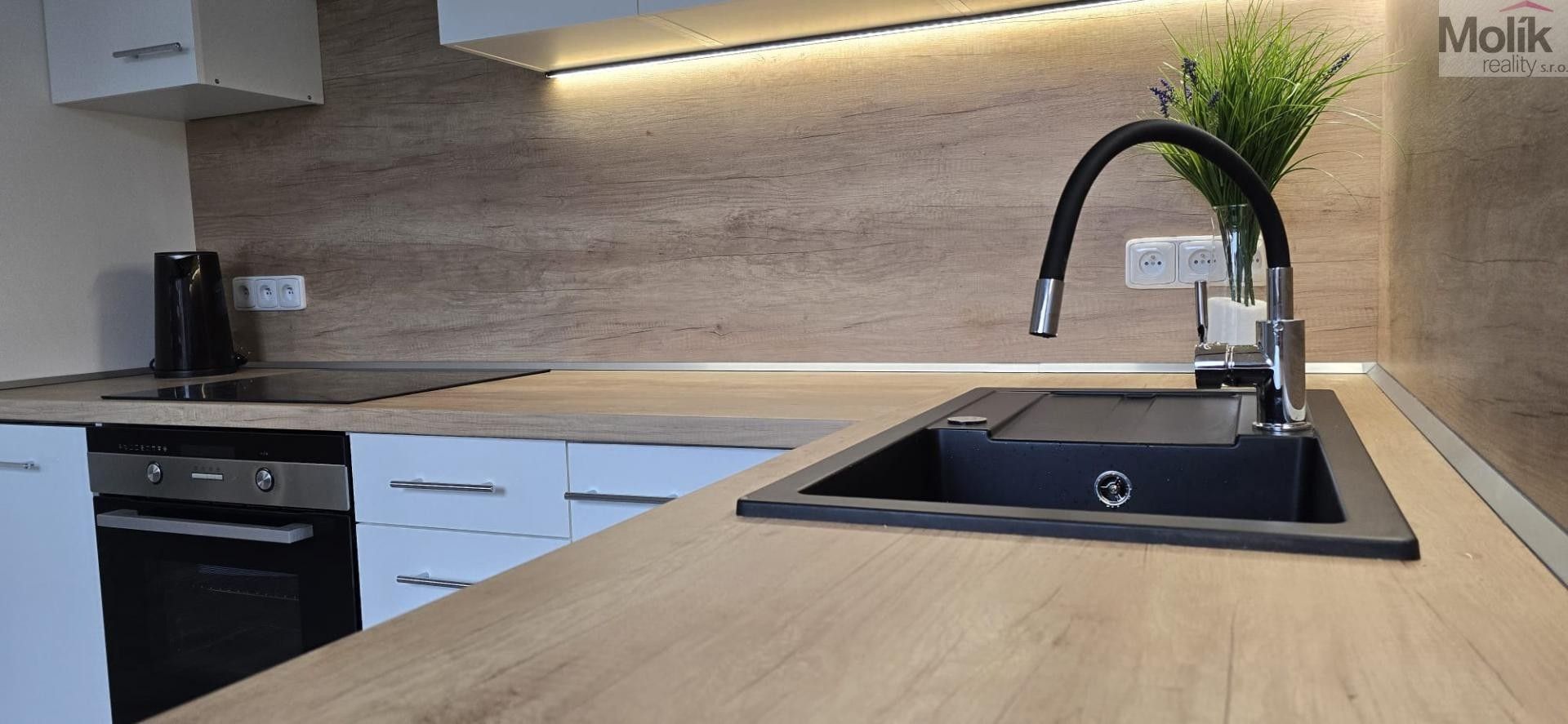 Pronájem bytu 3+1 53 m² - foto 1