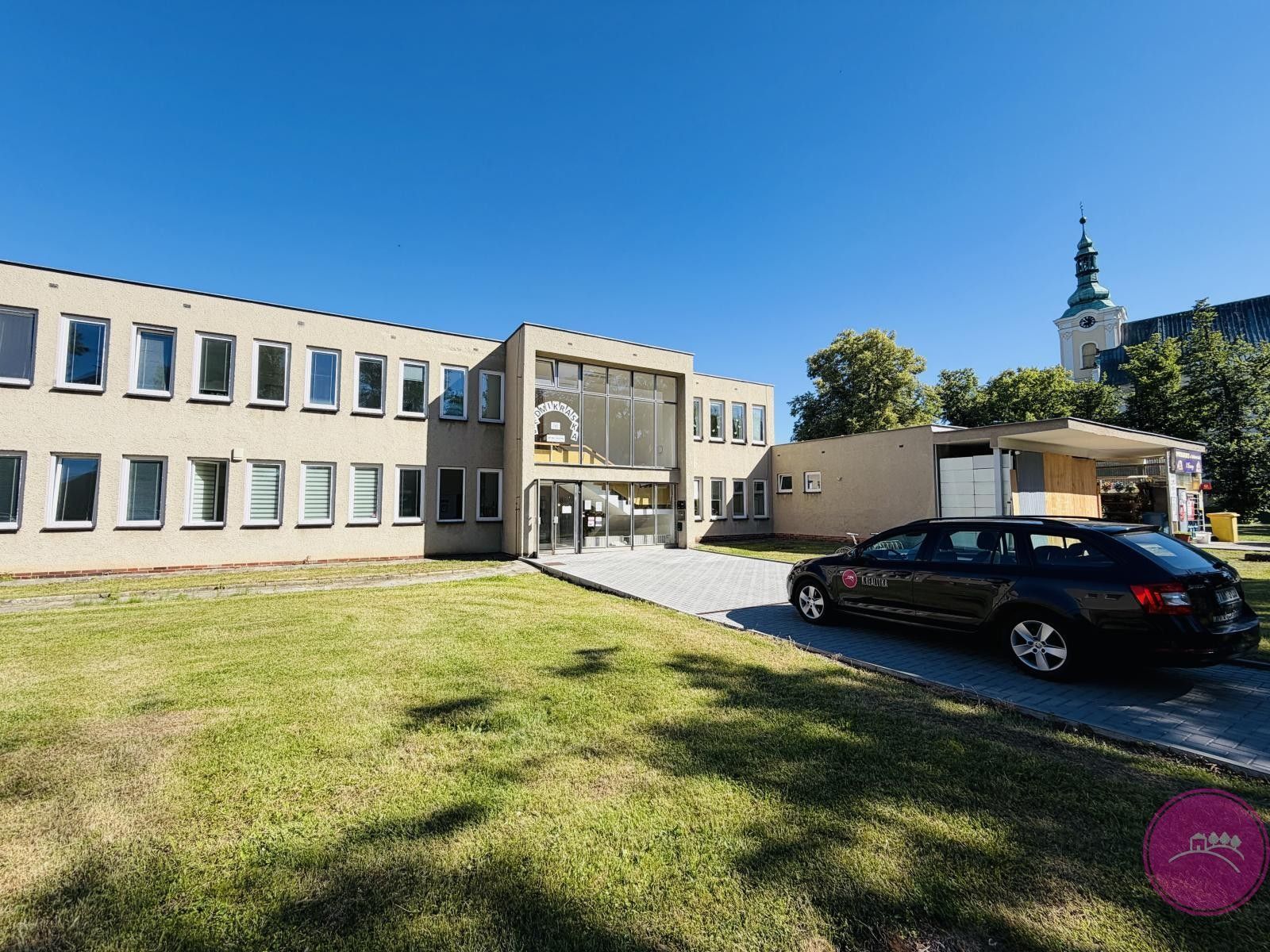 Pronájem komerčního prostoru 110 m² - foto 1