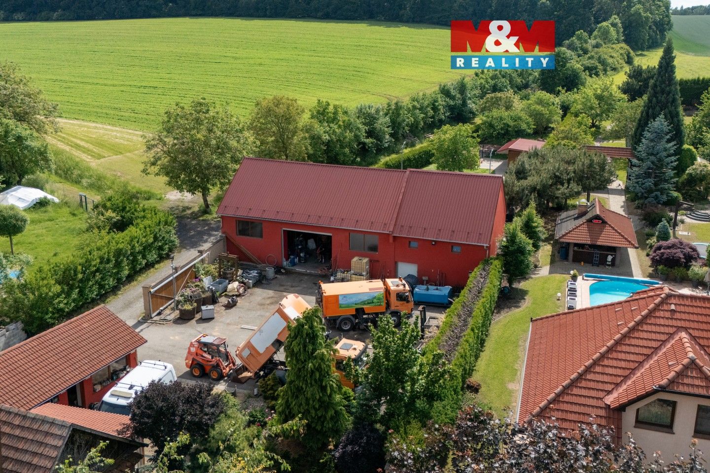 Prodej nemovitosti 196 m² - foto 1