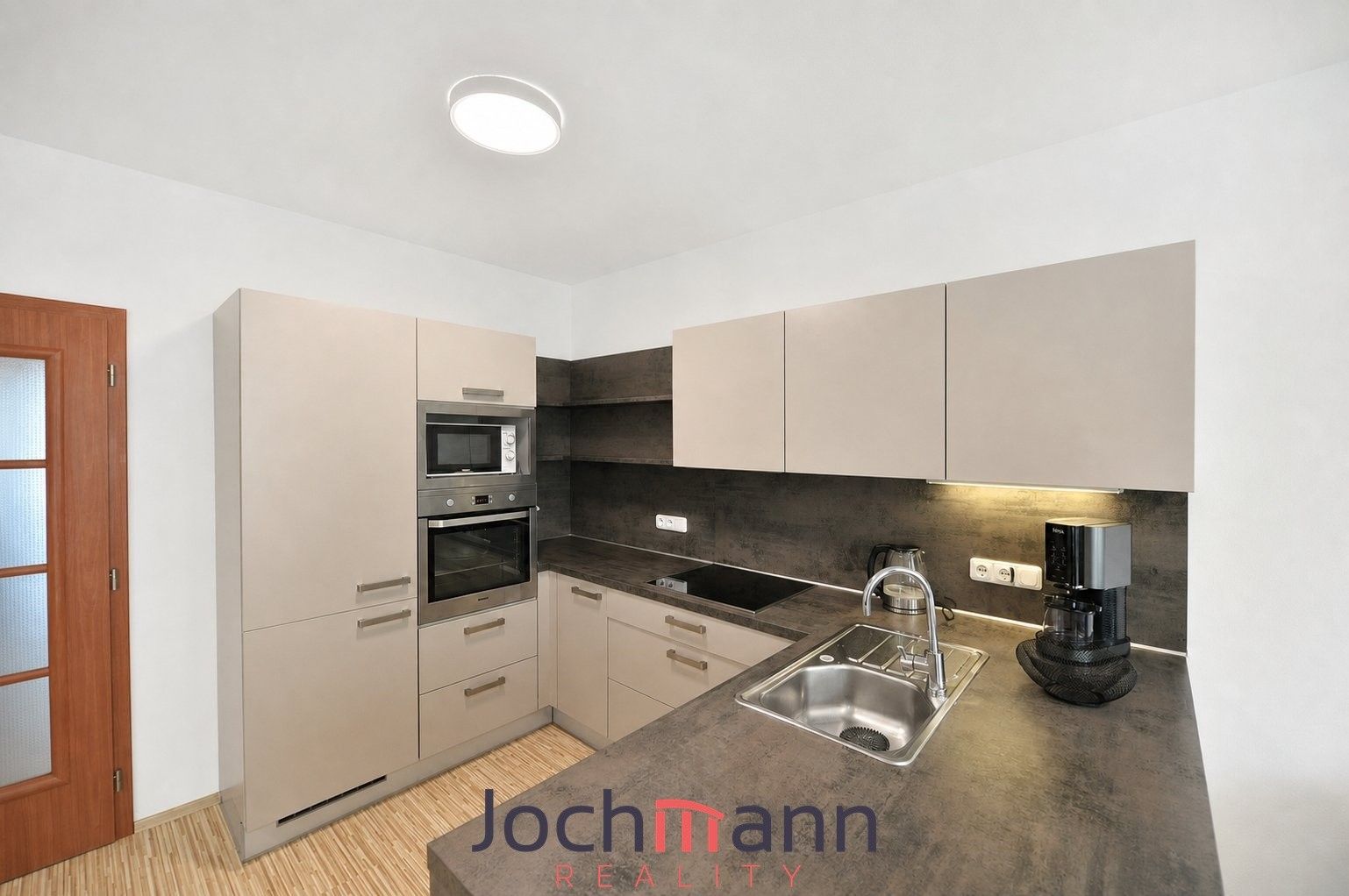 Pronájem bytu 2+kk 64 m² - foto 1
