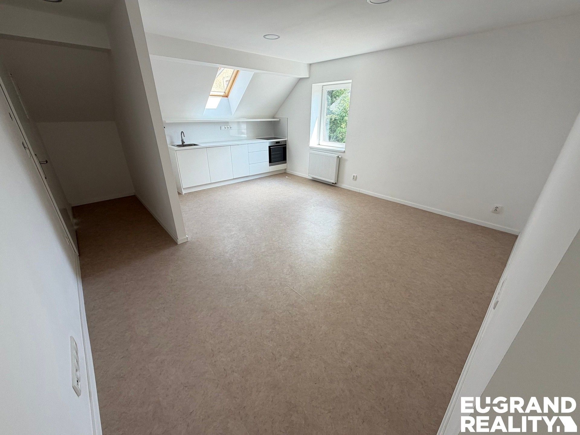 Pronájem bytu 2+kk 41 m² - foto 3