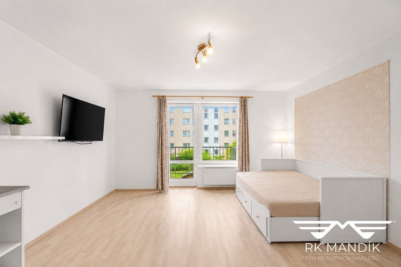Pronájem bytu 1+kk 33 m² - foto 1