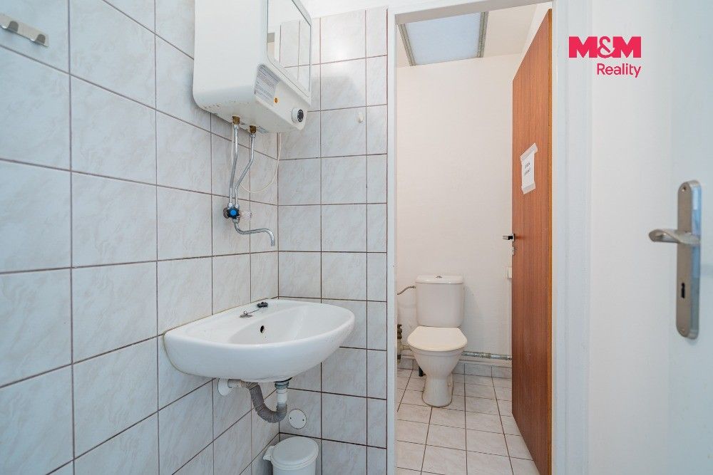 Pronájem komerčního prostoru 210 m² - foto 4