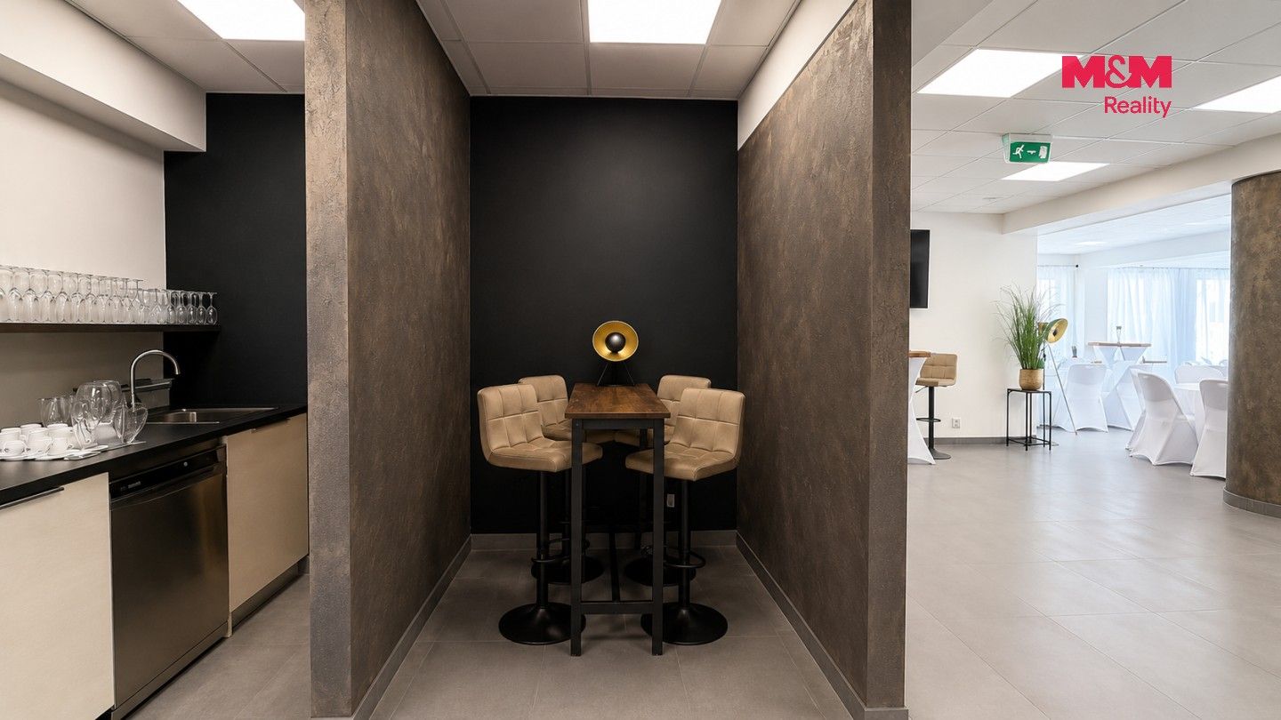 Pronájem komerčního prostoru 210 m² - foto 4