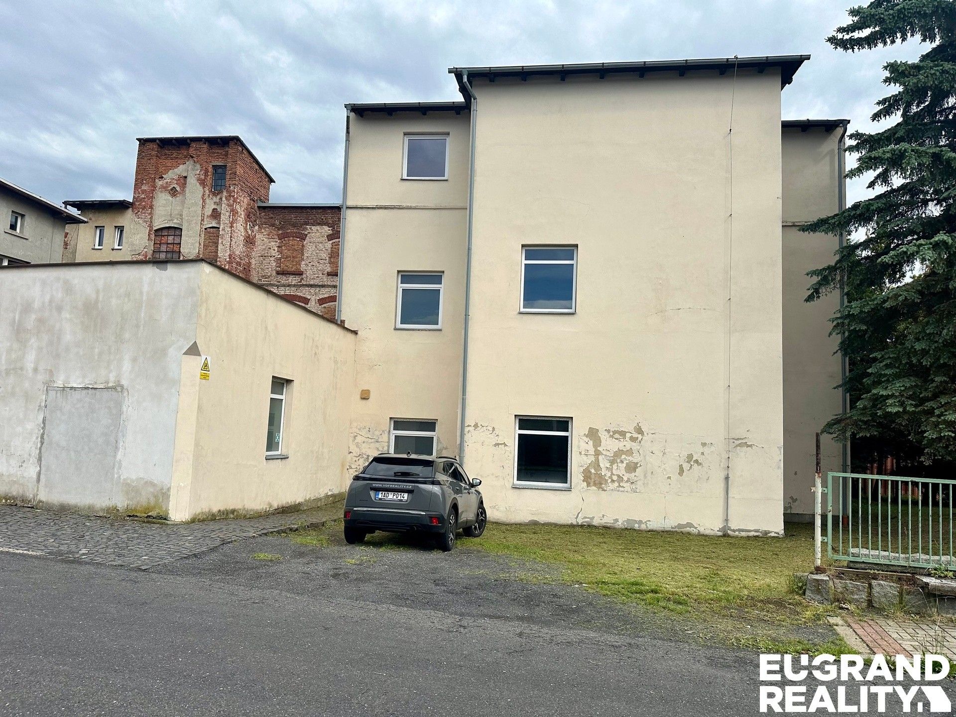 Pronájem komerčního prostoru 2400 m² - foto 2