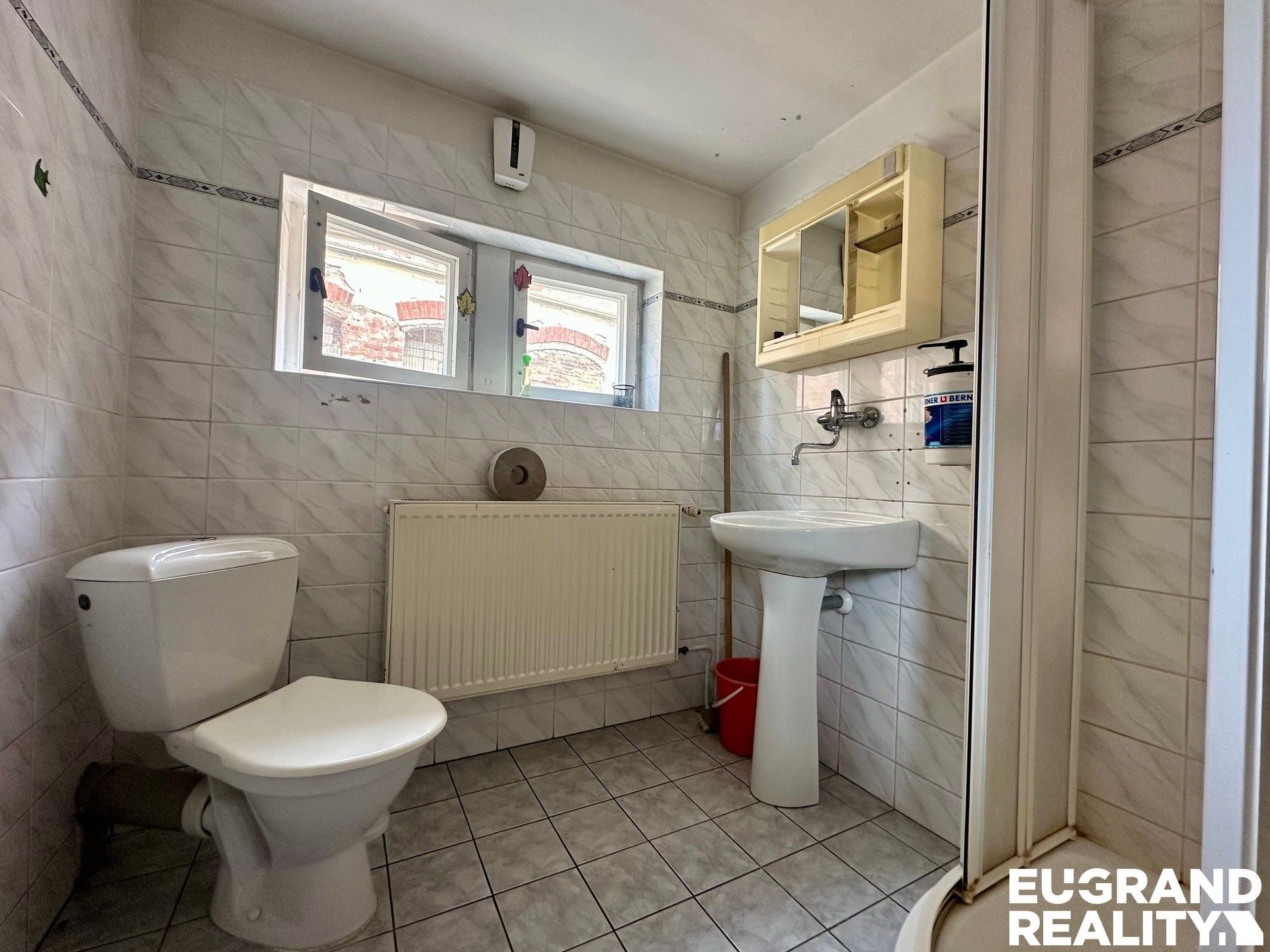 Pronájem komerčního prostoru 2400 m² - foto 12