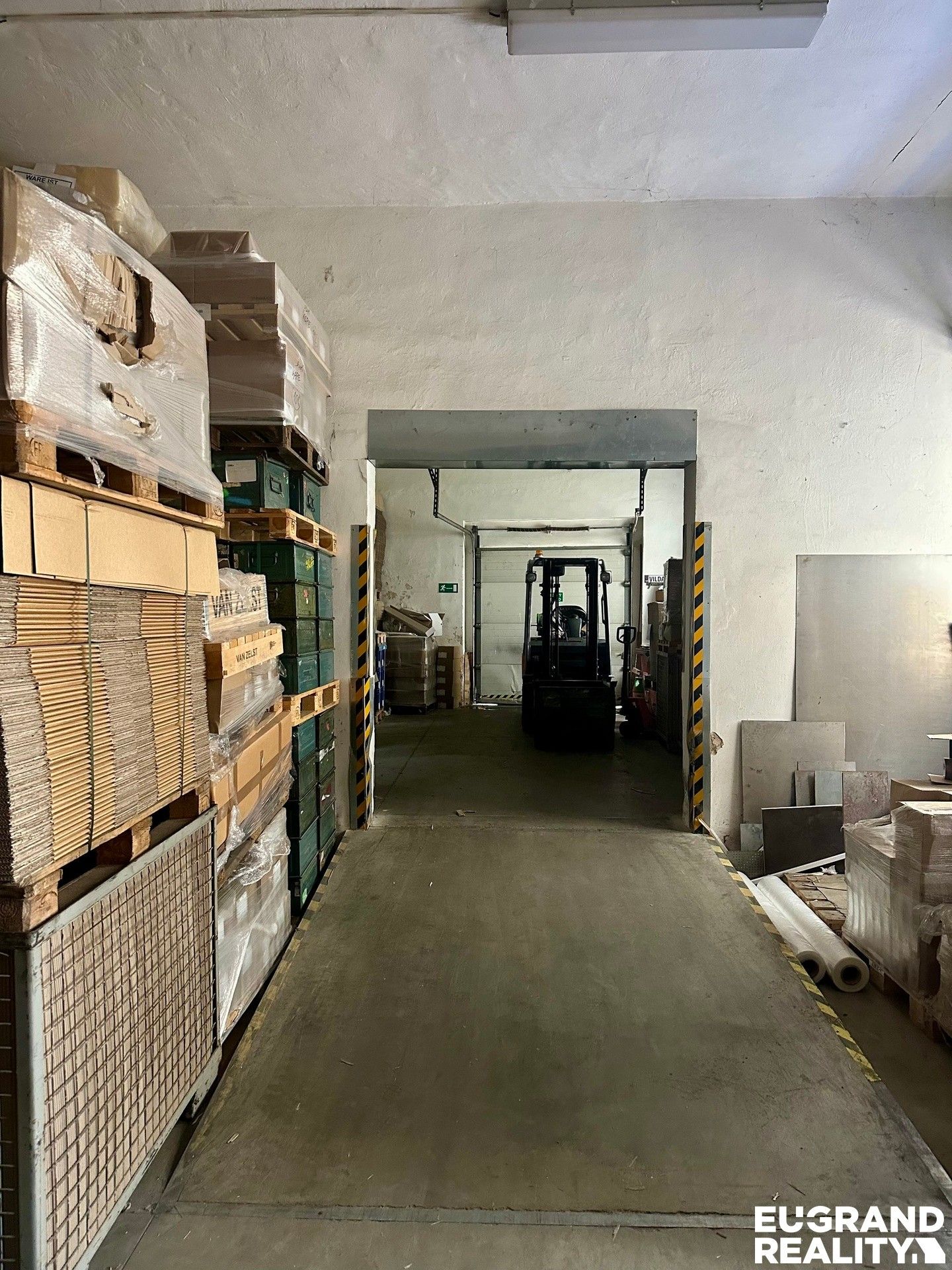 Pronájem komerčního prostoru 2400 m² - foto 17
