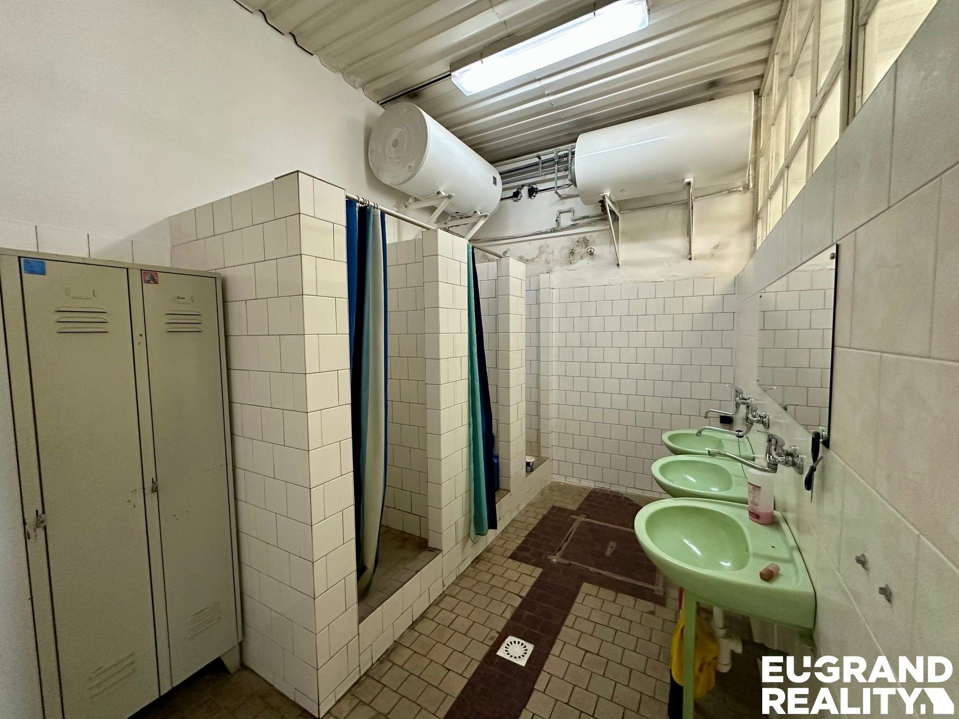 Pronájem komerčního prostoru 2400 m² - foto 24