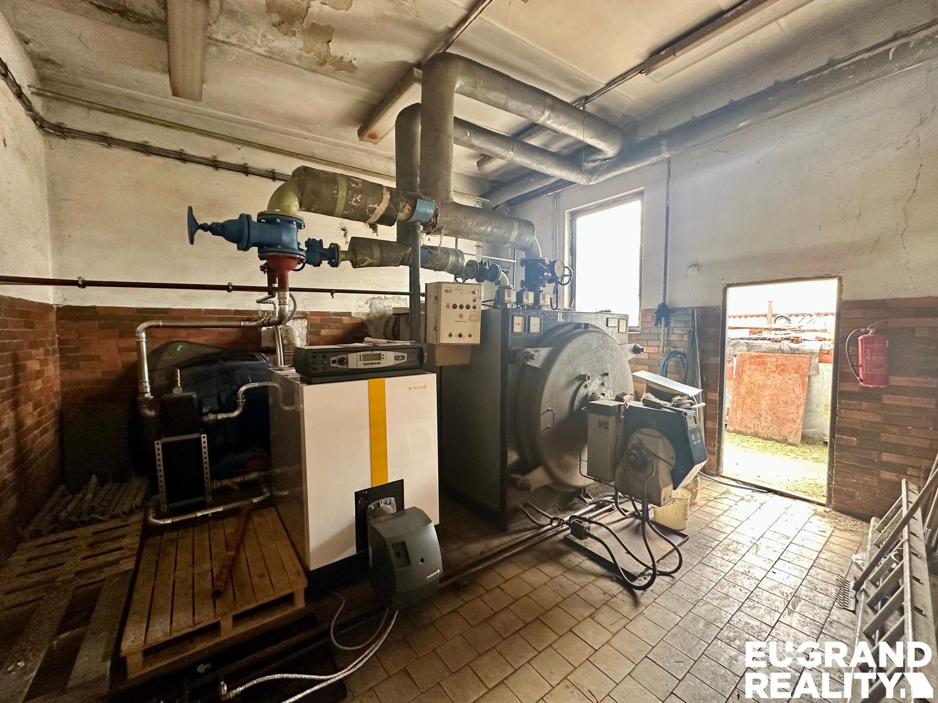 Pronájem komerčního prostoru 2400 m² - foto 28
