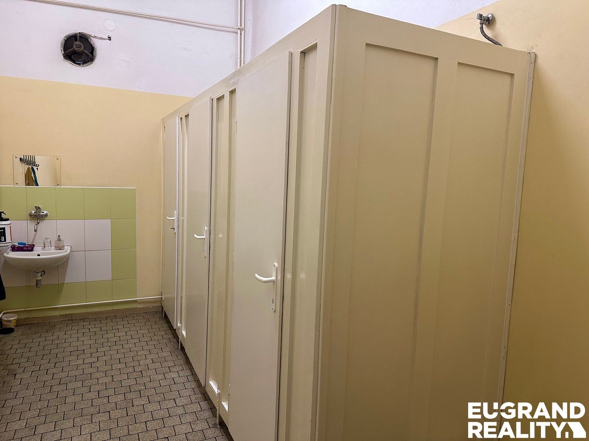 Pronájem komerčního prostoru 2400 m² - foto 25