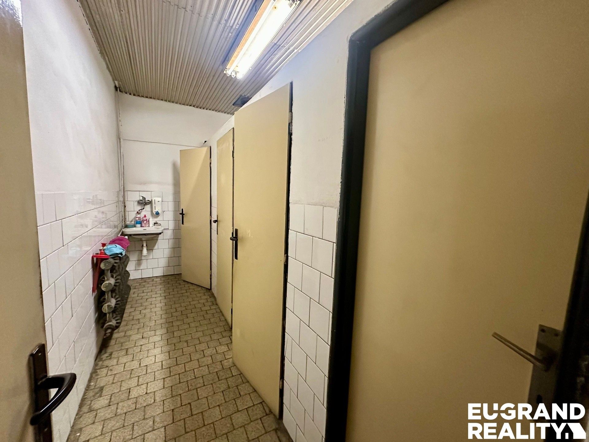 Pronájem komerčního prostoru 2400 m² - foto 26