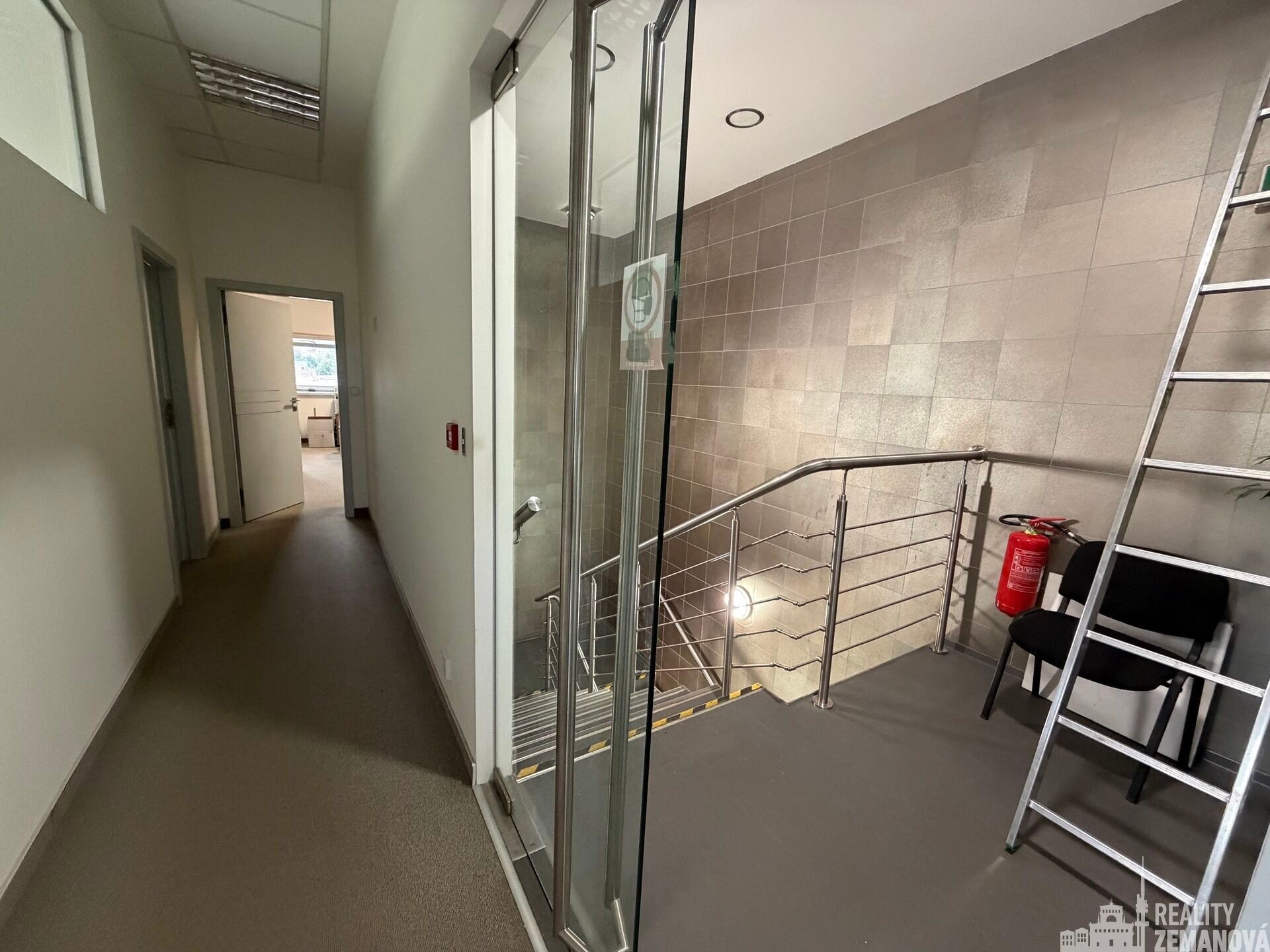 Pronájem komerčního prostoru 1637 m² - foto 16