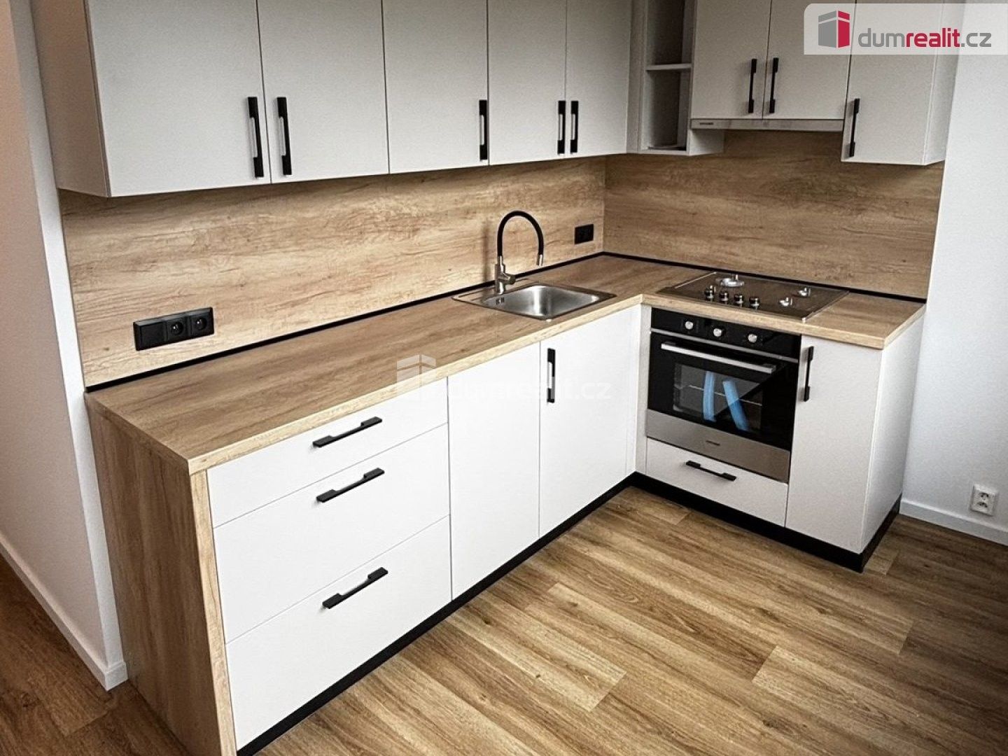 Pronájem bytu 2+1 66 m² - foto 1