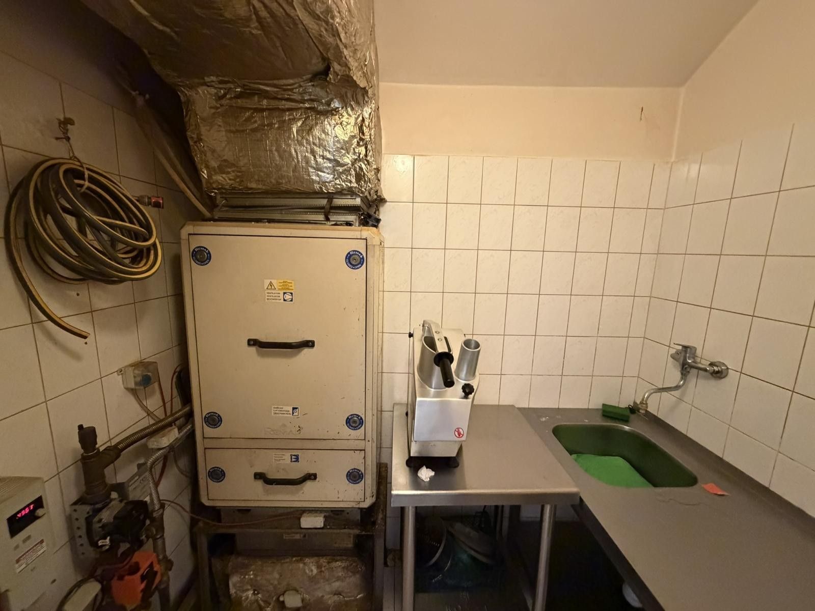 Pronájem komerčního prostoru 300 m² - foto 23